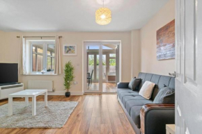 Cosy 3 bedroom spacious House, Romford